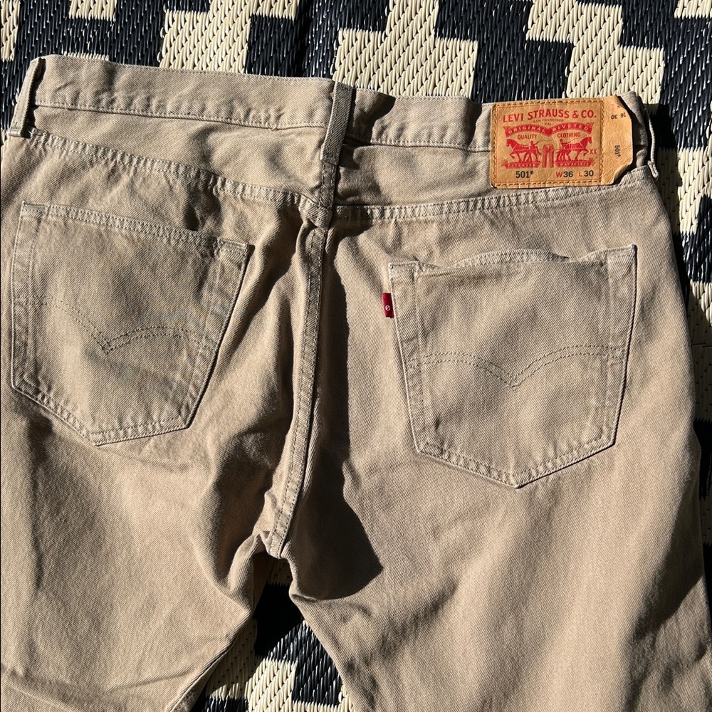 GUC Levi's 501 Men's Beige Straight Leg Button Fly Jeans